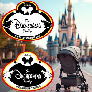 Disney-kinderwagenbord, kinderwagenspotter, rolstoelbord, Disney-familielabel, aangepast kinderwagenlabel, wagenlabel, gepersonaliseerd naamplaatje