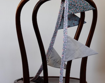 Guirlande recyclée faite main en tissu fleuri bleu vintage | décoration de chambre d'enfant, chambre d'enfant | Drapeaux Cottagecore bleu et vichy