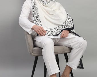 Odhini with Calligraphy Print – White Shawl with Black Arabic Letters