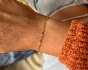 Pulsera minimalista, pulsera de cadena de oro delicada, pulsera delicada, pulsera de cadena simple, pulsera de apilamiento de oro, pulsera de capas de oro