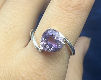 Anillo de plata de ley hecho a mano con corazón de amatista, piedra natal de febrero