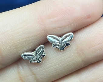 Piccoli orecchini a fiore in argento, orecchini a fiore in argento sterling 925, orecchini a fiore, orecchini delicati, regalo per lei, borchia minimalista