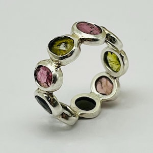 Anello in argento sterling con tormalina multipla, fascia con pietre preziose, fatto a mano