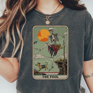 Das Fool Tarot Card Comfort Colors Shirt, Vintage Skeleton Tarot Card Shirt, Goblincore Shirt, lustiges mystisches Tarot T-Shirt