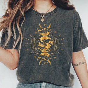 Boho Mondphasen Comfort Farben T-Shirt: Witchy Celestial Tee
