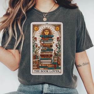 Komfort Farben Das Buch Liebhaber Tarot Karte Shirt, Vintage Leseratte Shirt, mystisches T-Shirt, Buch Liebhaber Geschenk
