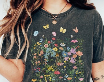 Boho Wildflowers Cottagecore Garden Shirt, Pressed Flowers shirt, Oversized Vintage Botanical Tee, Botanical Nature Shirt, Plant Lover Shirt