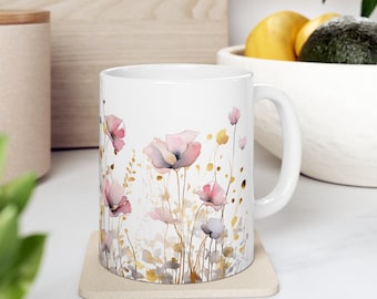 Koffiemok met bloemen: geperste cottagecore-theekop met wilde bloemen