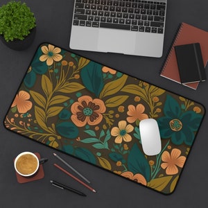 Cottagecore Floral Desk Mat: Botanical Wildflower Mousepad