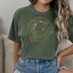 Boho Crescent Moon Comfort Colors Shirt: Mystisches Himmlisches Tee
