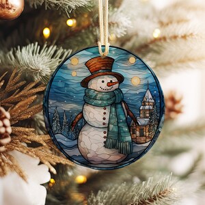 Benutzerdefinierte 2024 Weihnachtsverzierung, Buntglas-Schneemann-Ästhetik-Familien-Weihnachtsverzierung, runde Weihnachtsverzierung, nettes Weihnachtsgeschenk