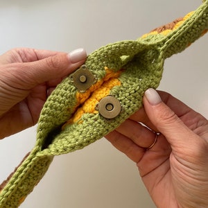 Crochet granny square bag pattern, sunflower sling bag, summer crossbody purse, crochet flower sunburst, bum bag beginner friendly tutorial image 3