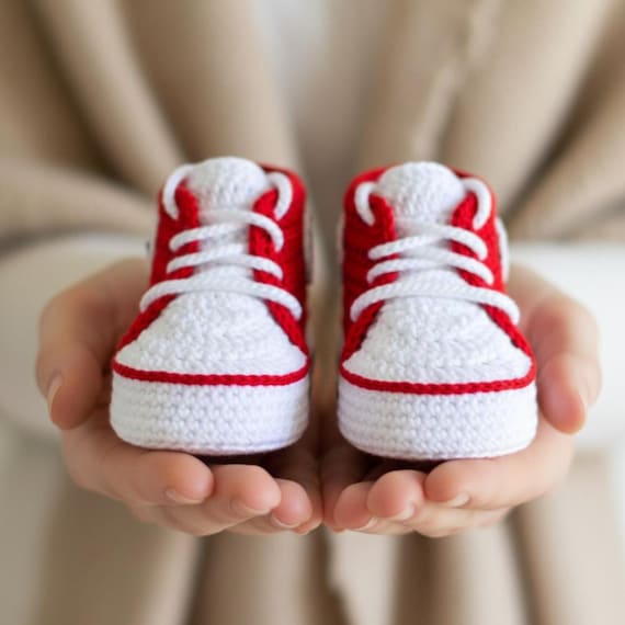 Crochet Baby Sneakers Pattern | High-Top Booties, 6 Sizes (PDF + Video)