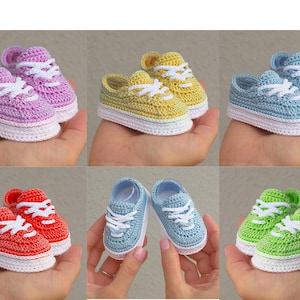 Crochet pattern baby shoes, baby girl boy booties 4 sizes, baby shower gift sneakers, pregnancy gift idea, DIY newborn baby clothes image 4