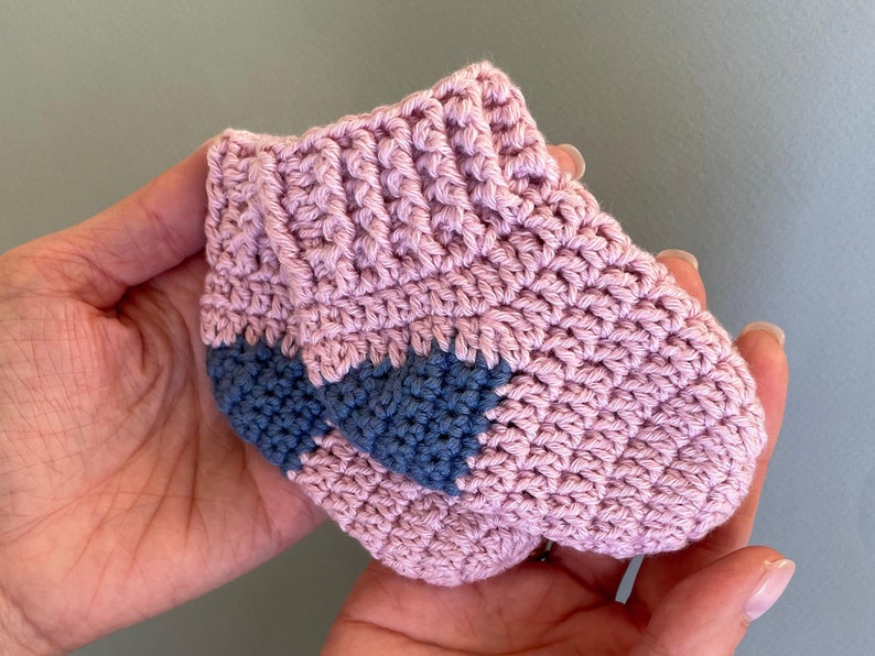 Baby socks crochet pattern for 0-3 months, easy crochet pattern, diy gift for baby, cute little socks image 3