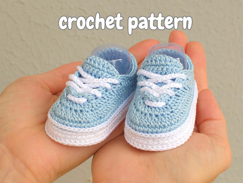Crochet pattern baby shoes, baby girl boy booties 4 sizes, baby shower gift sneakers, pregnancy gift idea, DIY newborn baby clothes image 1