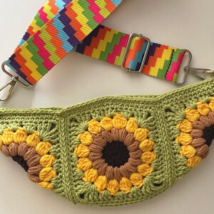 Crochet granny square bag pattern, sunflower sling bag, summer crossbody purse, crochet flower sunburst, bum bag beginner friendly tutorial image 2