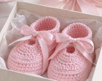 Crochet infant shoes PDF pattern, baby girl welcome gift