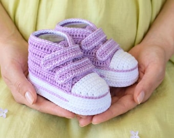 Crochet baby booties pattern PDF – baby sneaker booties, cute newborn shoes, baby shower gift