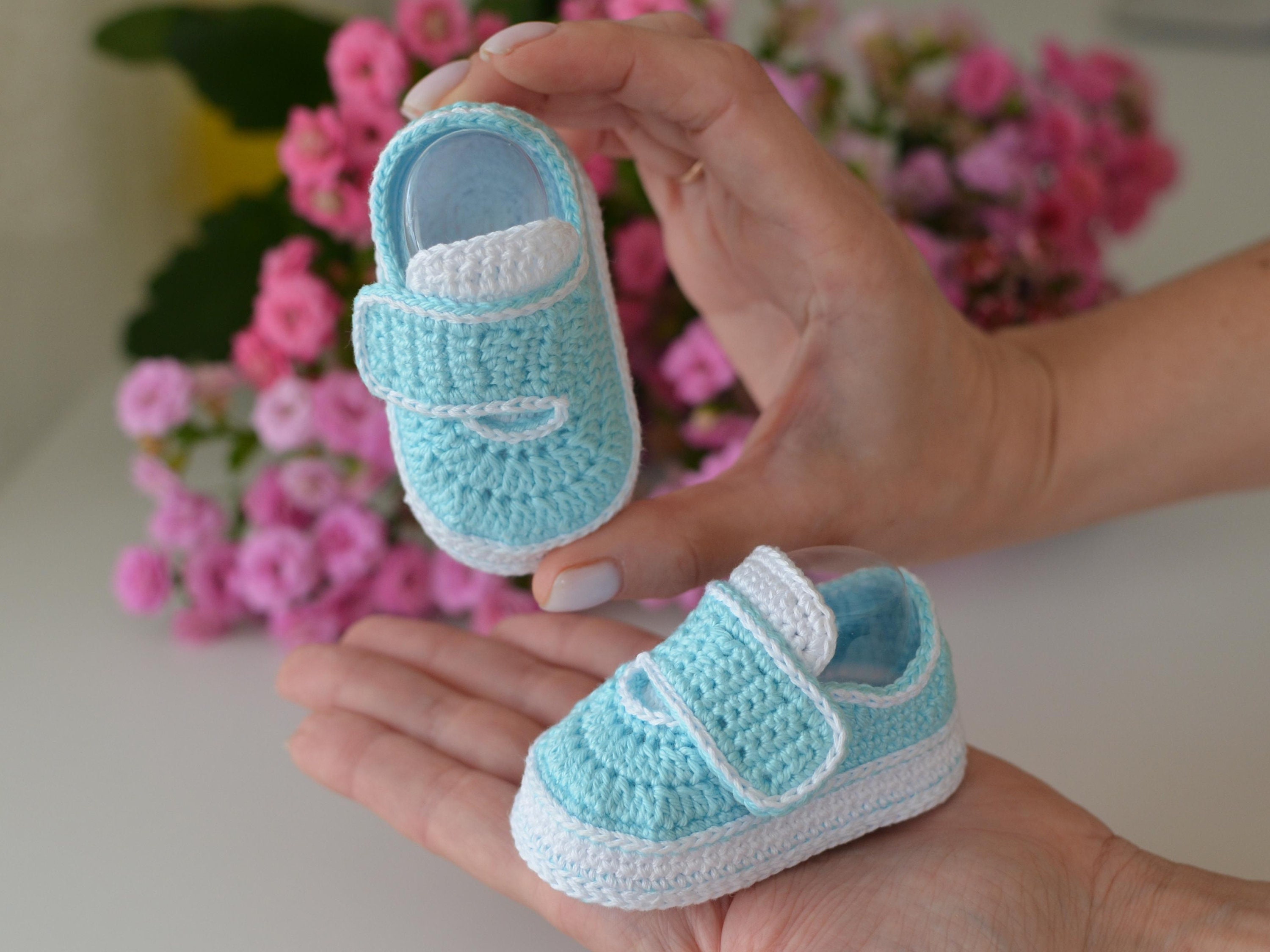 Crochet Baby Sneakers Shoes //Convers Booties pattern//Baby Crochet Lace up Booties  Pattern - YouTube