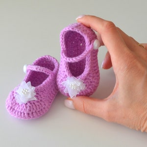 Mary Jane häkeln Babyschuhe Muster, 3 Größen Neugeborene Mädchen weiche Sohle Kinderbett Schuhe, Taufe Schuhe, DIY Enkelkind Geschenk, wie man häkelt Bild 3