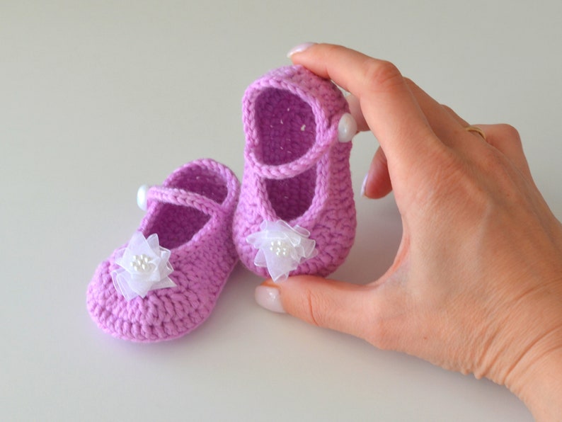 Mary Jane häkeln Babyschuhe Muster, 3 Größen Neugeborene Mädchen weiche Sohle Kinderbett Schuhe, Taufe Schuhe, DIY Enkelkind Geschenk, wie man häkelt Bild 3