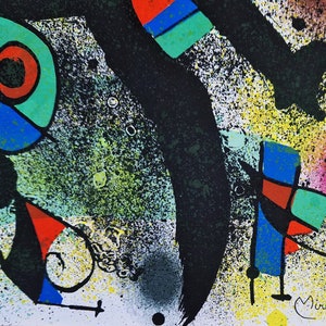 Puede incluir: Impresi&oacute;n de arte abstracto con un dise&ntilde;o geom&eacute;trico colorido con formas negras, verdes, azules, rojas y amarillas. La impresi&oacute;n est&aacute; firmada "Miro" en la esquina inferior derecha.