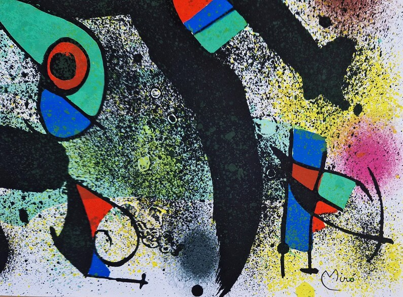 Puede incluir: Impresi&oacute;n de arte abstracto con un dise&ntilde;o geom&eacute;trico colorido con formas negras, verdes, azules, rojas y amarillas. La impresi&oacute;n est&aacute; firmada "Miro" en la esquina inferior derecha.