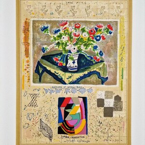 Könnte beinhalten: Gerahmter Kunstdruck mit einem Blumenstillleben in einer Vase auf einem Tisch, darunter eine abstrakte geometrische Komposition. Das Kunstwerk hat einen beigen Hintergrund mit floralen und geometrischen Mustern.