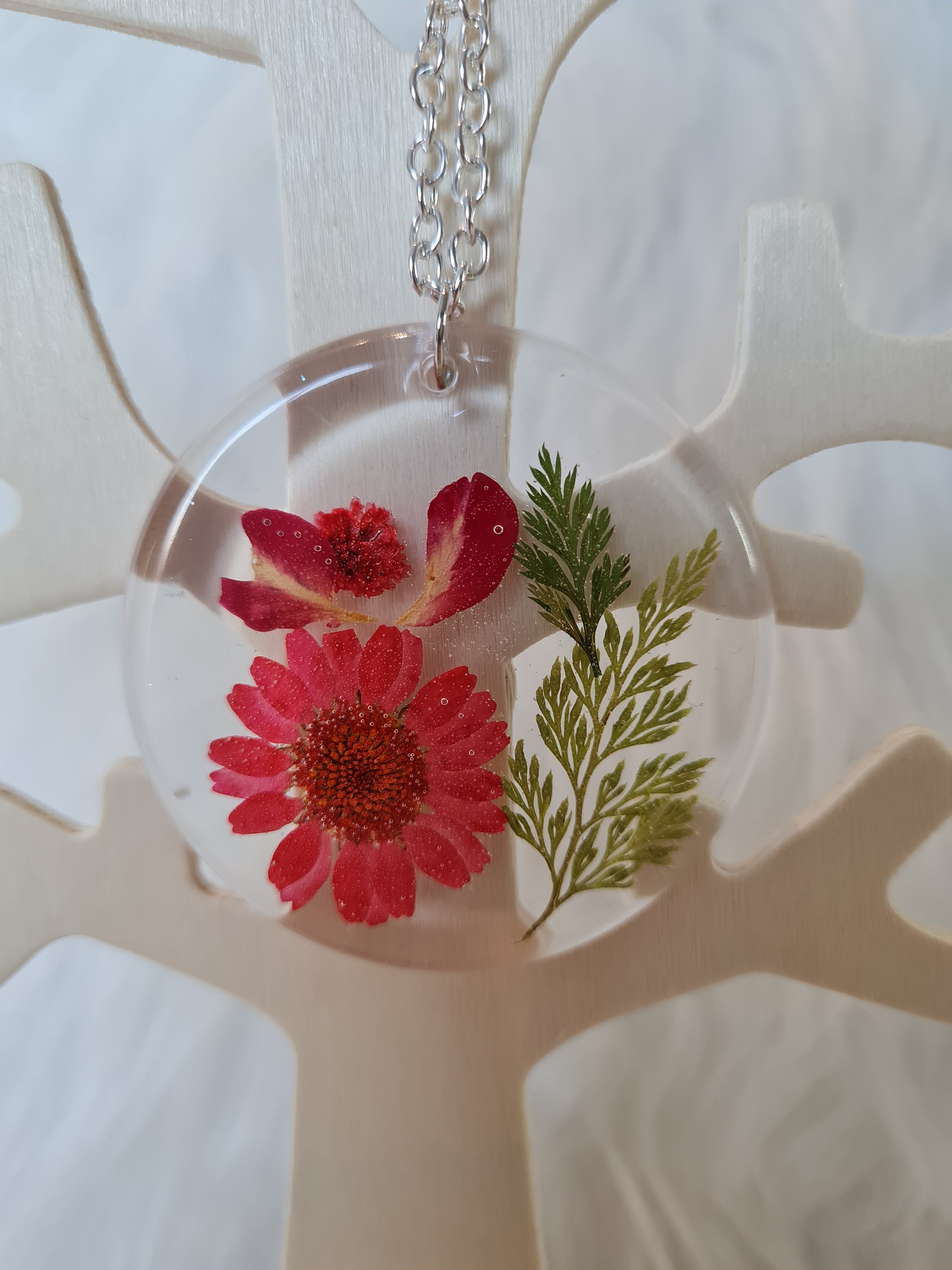 Pendentif Médaillon Avec Fleurs Séchées Sous Résine - Couleurs Orange, Jaune, Vert, Rose, Cordon Inclus
