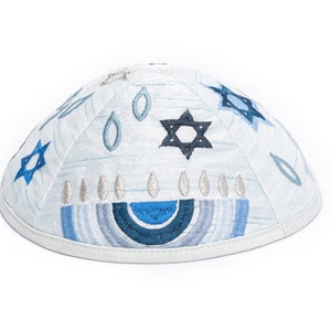 Yair Emanuel Blue Hanukkah Kippah da uomo - Yarmulke ricamato in seta premium - Menorah e stella di David - Kippah ebraica
