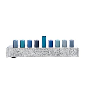 Petite menorah de Hanoucca en bandes martelées Yair Emanuel - Bougies bleues - Menorah de Hanoucca 9 branches - (7,5 pouces)