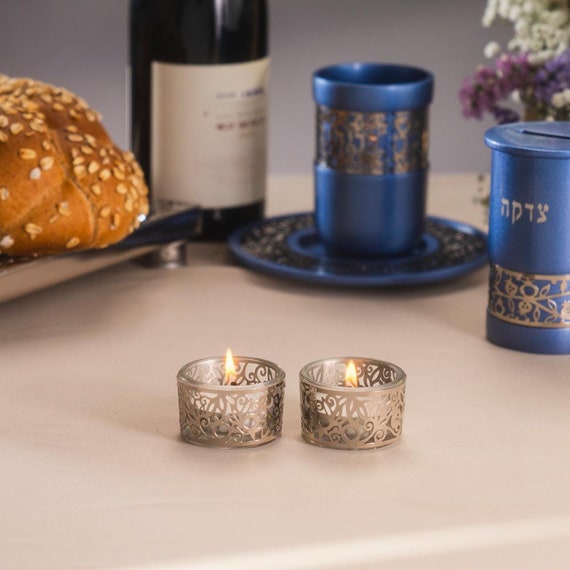 Yair Emanuel Shabbat-Kerzenständer Aus Eloxiertem Aluminium – Silber, Zen-Steinturm-Design