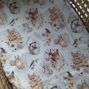 Sábana de cuna ajustada de algodón Woodland, sábanas premium de guardería, sábanas de tamaño personalizado, cuna junto a la cama, ropa de cama de oso para bebés / niños pequeños