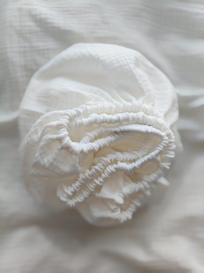 Sábana bajera ajustable de muselina orgánica para cuna Stokke Sleepi: Ropa de cama infantil hecha a mano, versión V2/V3 imagen 9