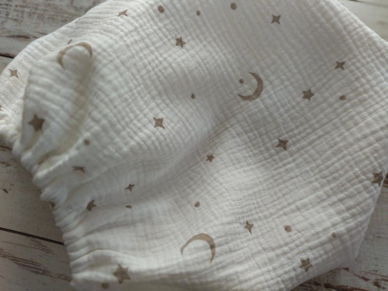 BabyBay Fitted Sheet: Organic Cotton Muslin, Roses Flowers Stars Stars & moons