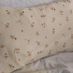 Juego de ropa de cama para bebé de muselina floral Cottage: funda de almohada de algodón orgánico con flores imagen 4