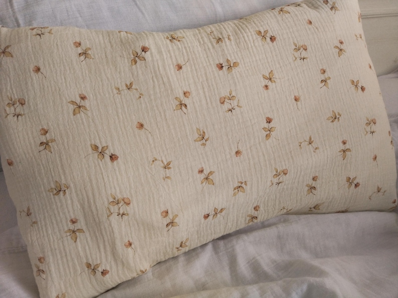 Juego de ropa de cama para bebé de muselina floral Cottage: funda de almohada de algodón orgánico con flores imagen 4