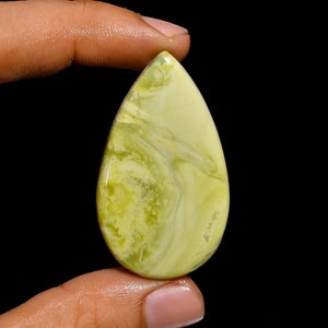 Incroyable qualité supérieure 100% naturelle séraphite forme de poire Cabochon Pierre précieuse en vrac pour la fabrication de bijoux 64.5 Ct. 47X28X7 mm S-64