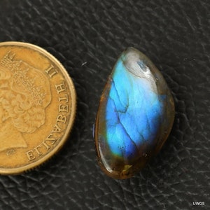 Excellent Top Grade Quality  Natural Labradorite Gemstone Fancy Shape Handmade Cabochon Loose Gemstone Use For Jewelry Size25x13x5mm 14.25Ct