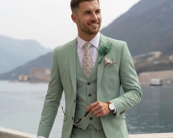 Traje de tres piezas verde salvia, tela importada, atuendo de moda para bodas.