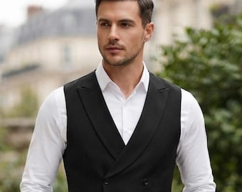 Colete masculino preto clássico para ocasiões formais e informais, ideal para jantares e festas.