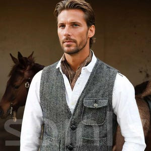 Chaleco vintage de tweed con diseño de espiga gris para hombre, elegante chaleco retro cálido para otoño e invierno, chaleco personalizado, chaleco vintage de lana de los años 20 para hombre.