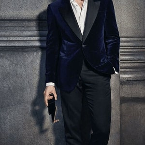 Men&#39;s Blue Velvet Tuxedo Jacket: Satin Lapel Dinner Blazer