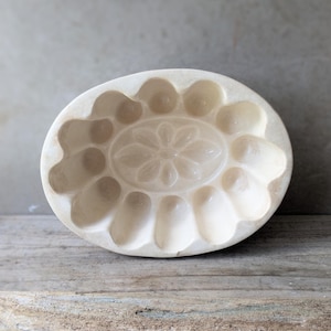 Vintage Victorian Ceramic Jelly Mould - White / Cream Decorative Pottery Mould - Mouse Cake Jelly Terrine Mould