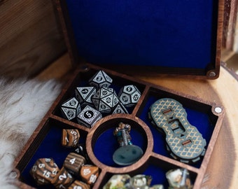 D&D 4-set dobbelstenen/minikluis en dienblad - berken- of eikenhouten doos met meerdere sets dobbelstenen - vier sets dobbelstenen en miniatuurdoos - opberger voor dobbelstenen en mini