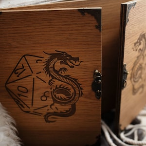 Paravent maître donjon en chêne rustique - paravent D&D DM en bois - paravent gravé personnalisé