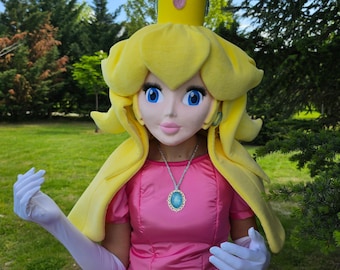 Disfraz de princesa con cabeza 3D: un elegante personaje de cuento de hadas.