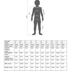 Op de afbeelding: Een grafiek met de maten voor kinderkleding in inches, van 3T tot 12. De grafiek bevat maten voor lengte, borst, lengte, totale lengte, armlengte, mouwlengte, binnenbeenlengte, taillehoogte, taille en heupen.