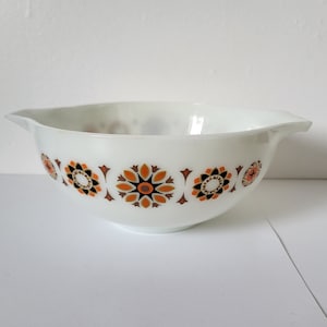 Vintage JAJ Pyrex Toledo Design Medium Sized Mixing Bowl